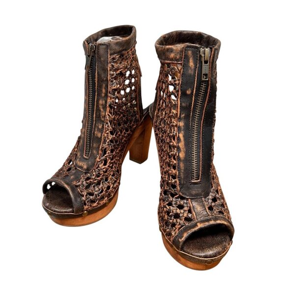 Sbicca Vintage Collection 9 Woven Leather Wood Studded Heel Platform - Picture 2 of 7